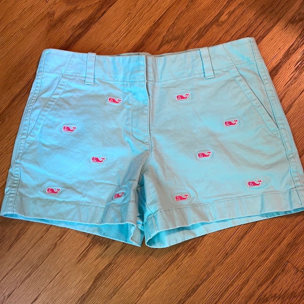 Vineyard Vines girls chino shorts. Size 12. Light blue with pink 🐳.